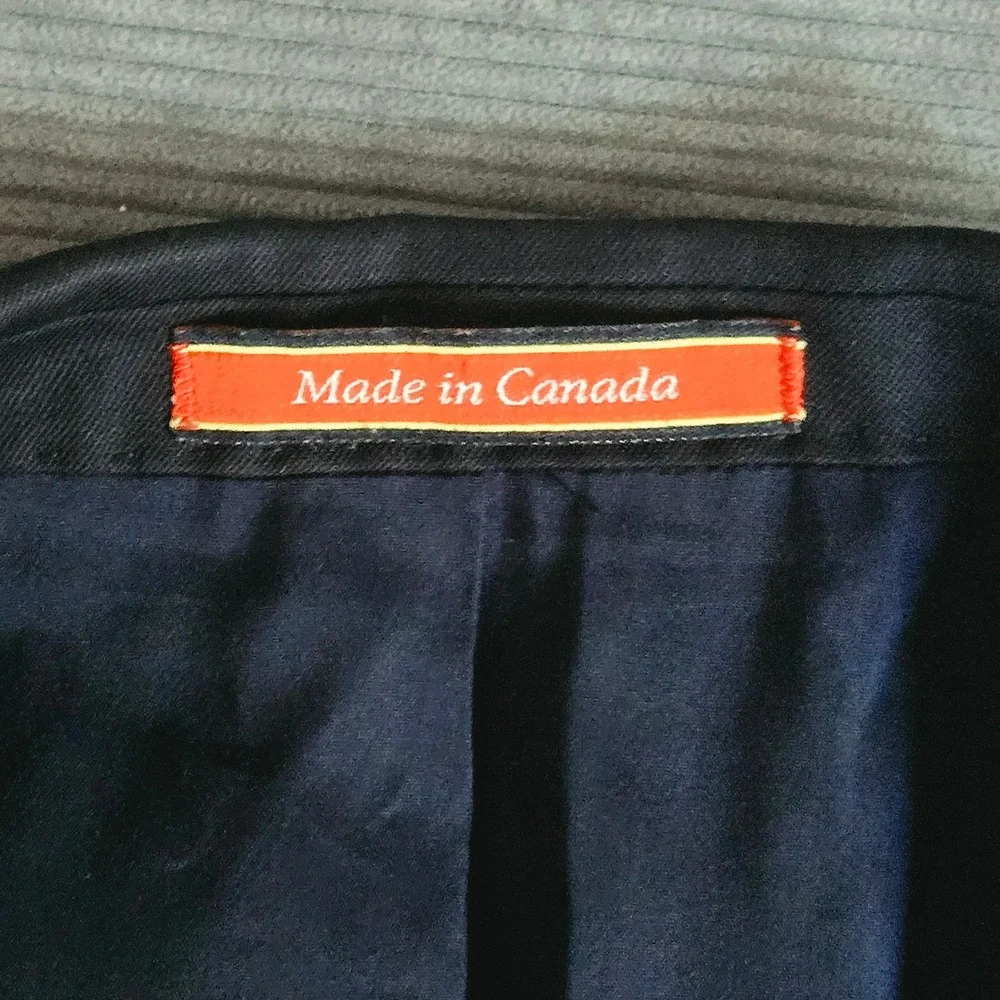 Cremieux Blazer Mens 46 Navy Blue  Made in Canada 2 Button Sport Coat